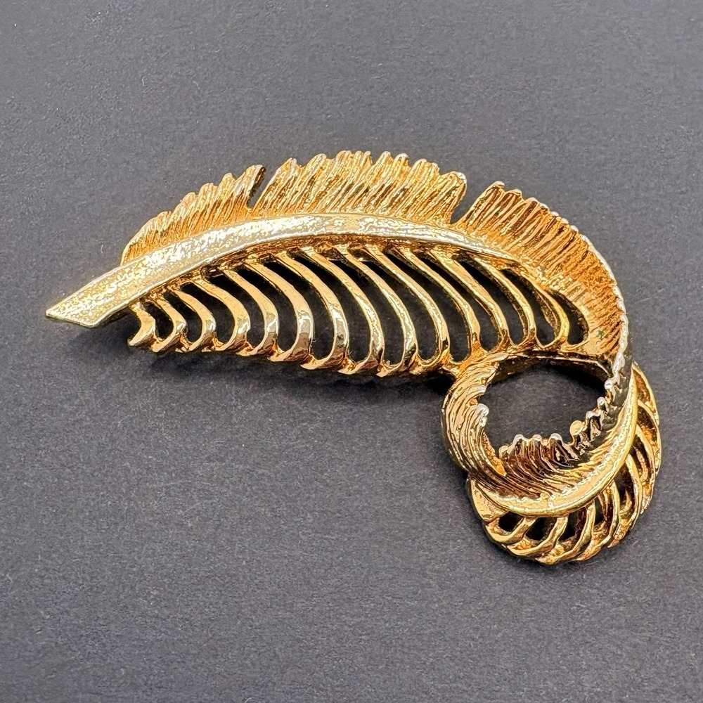 Vintage Gerry's Curled Feather Brooch Gold Tone Nature Classic
